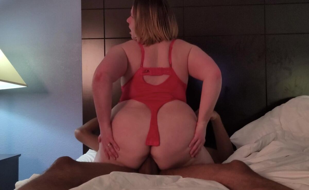 BBW wife takes her first BBC 