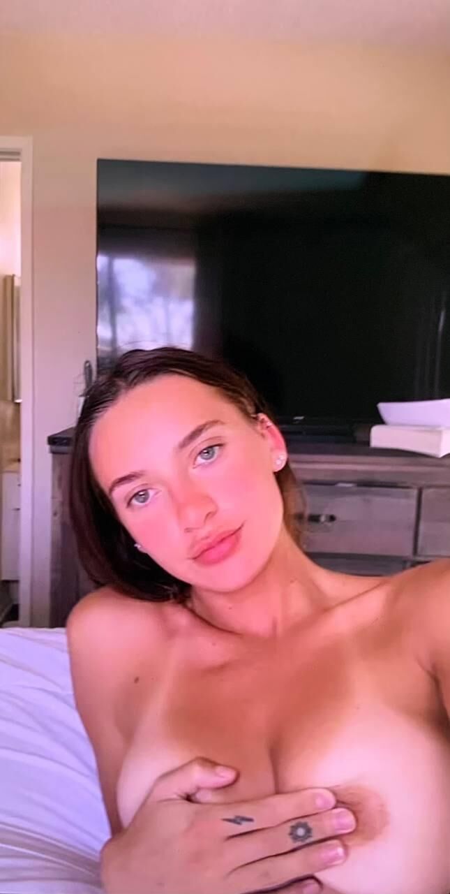 Selfie Bitch Mariah