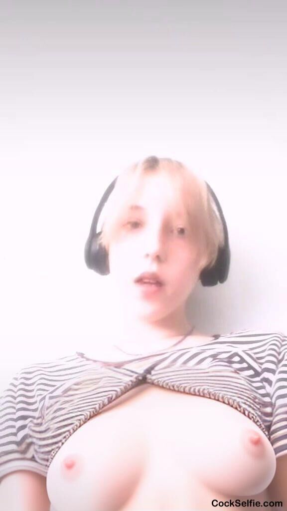 AURORA, A BI WHORE 