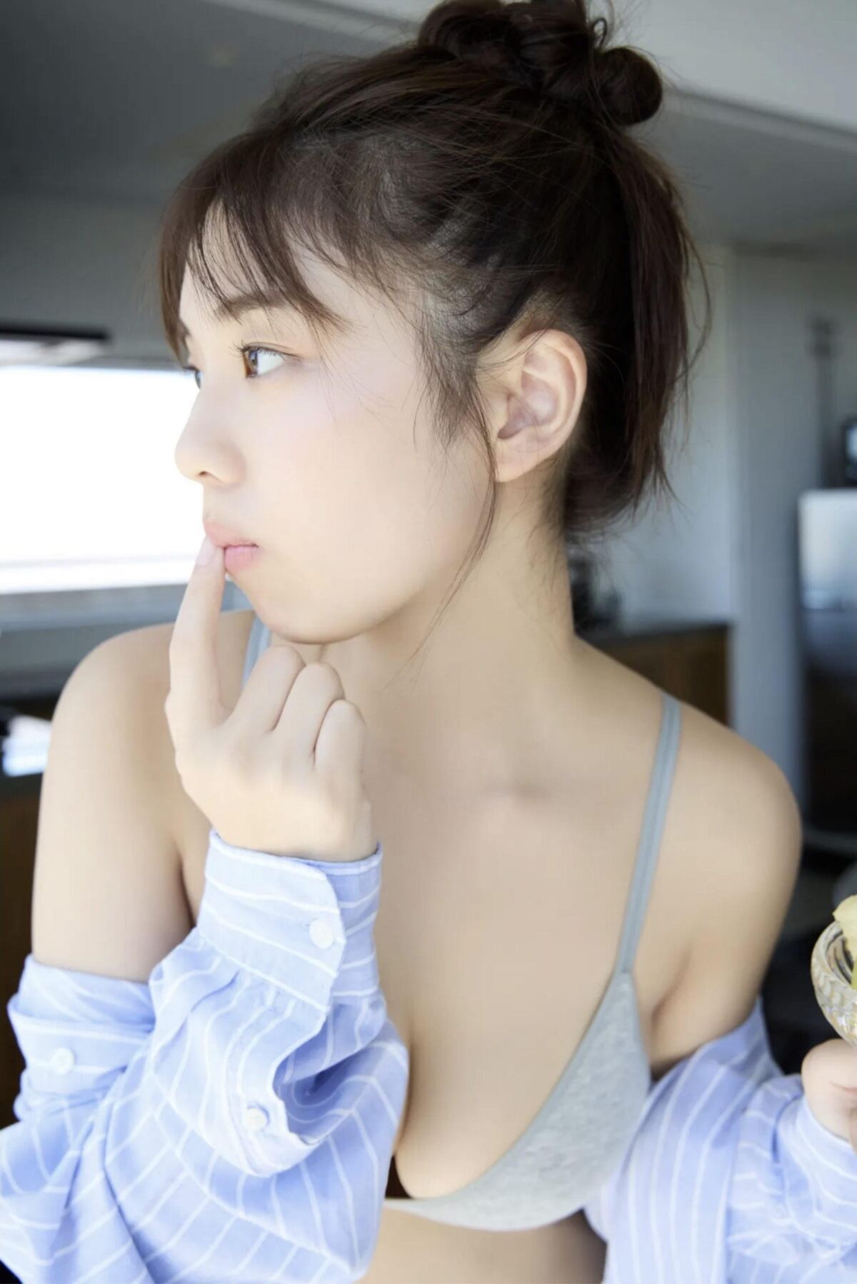 Kikuchi himena menina mensal