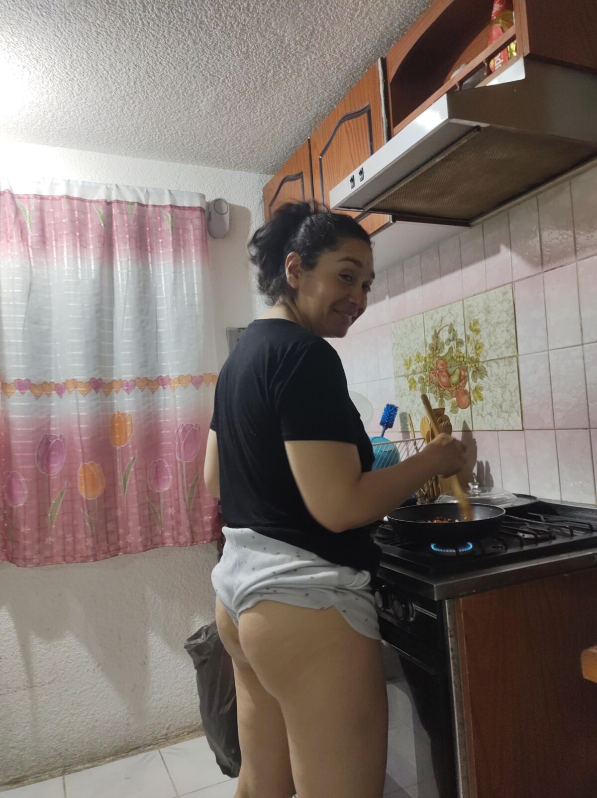 SIN CENSURA TERESA MUY CALIENTE COCINANDO