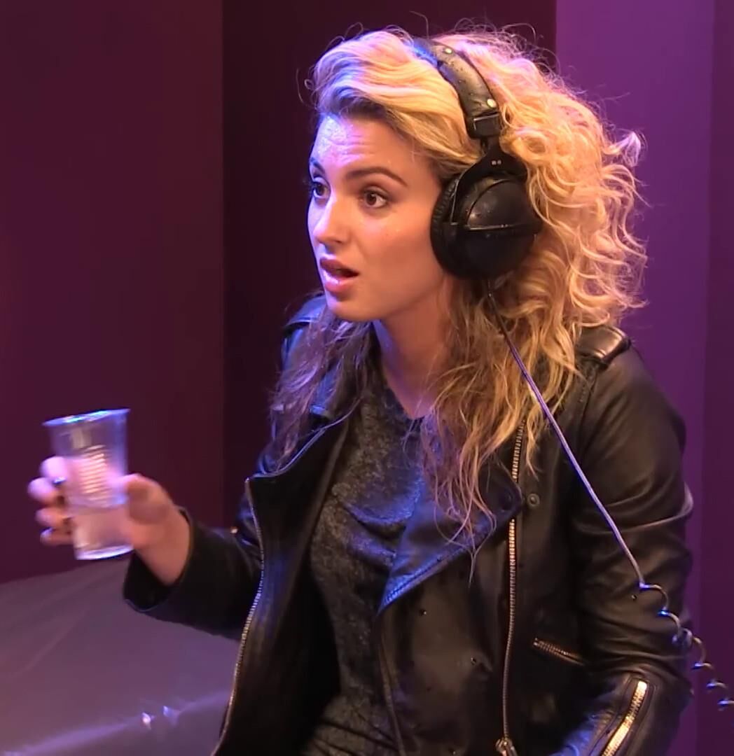 Tori Kelly em couro