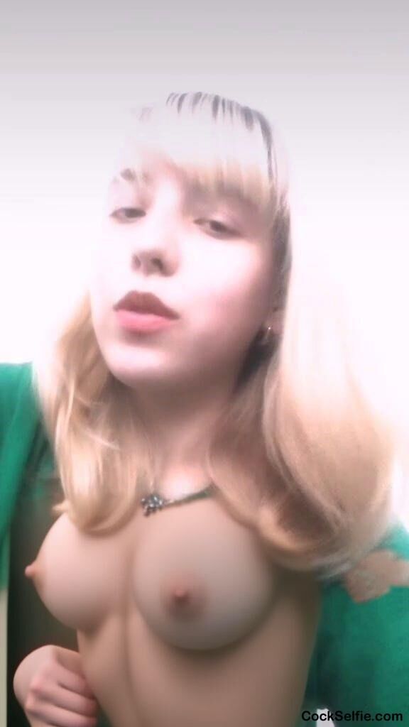 AURORA, A BI WHORE 