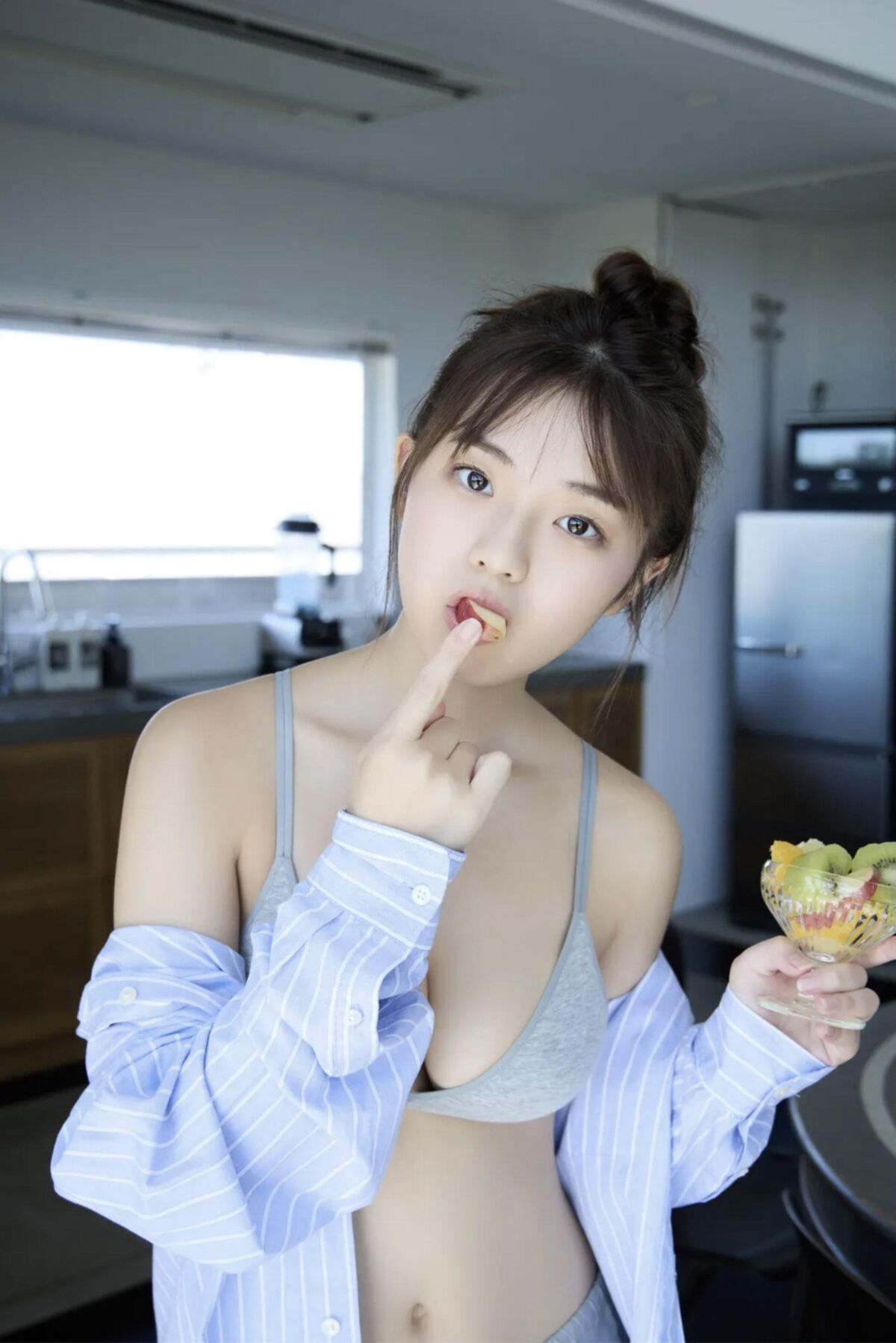 Kikuchi himena menina mensal