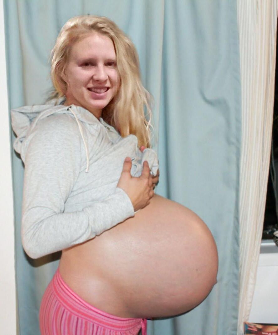 Perfection enceinte blonde.
