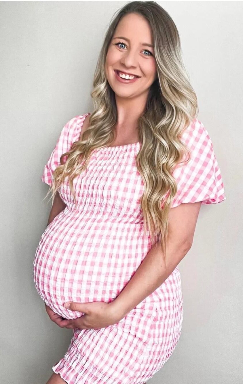 Perfection enceinte blonde.
