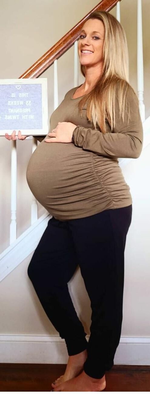 Perfection enceinte blonde.