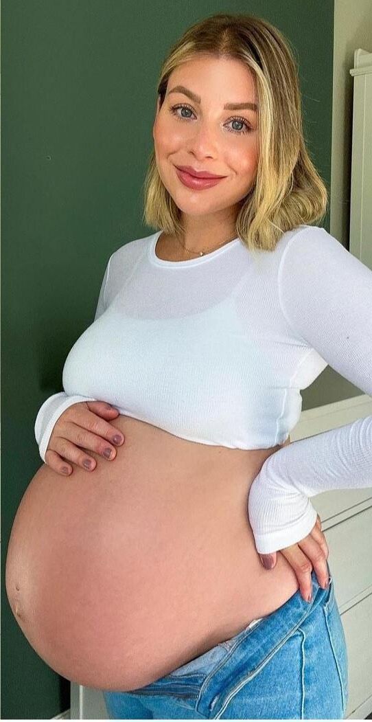 Perfection enceinte blonde.