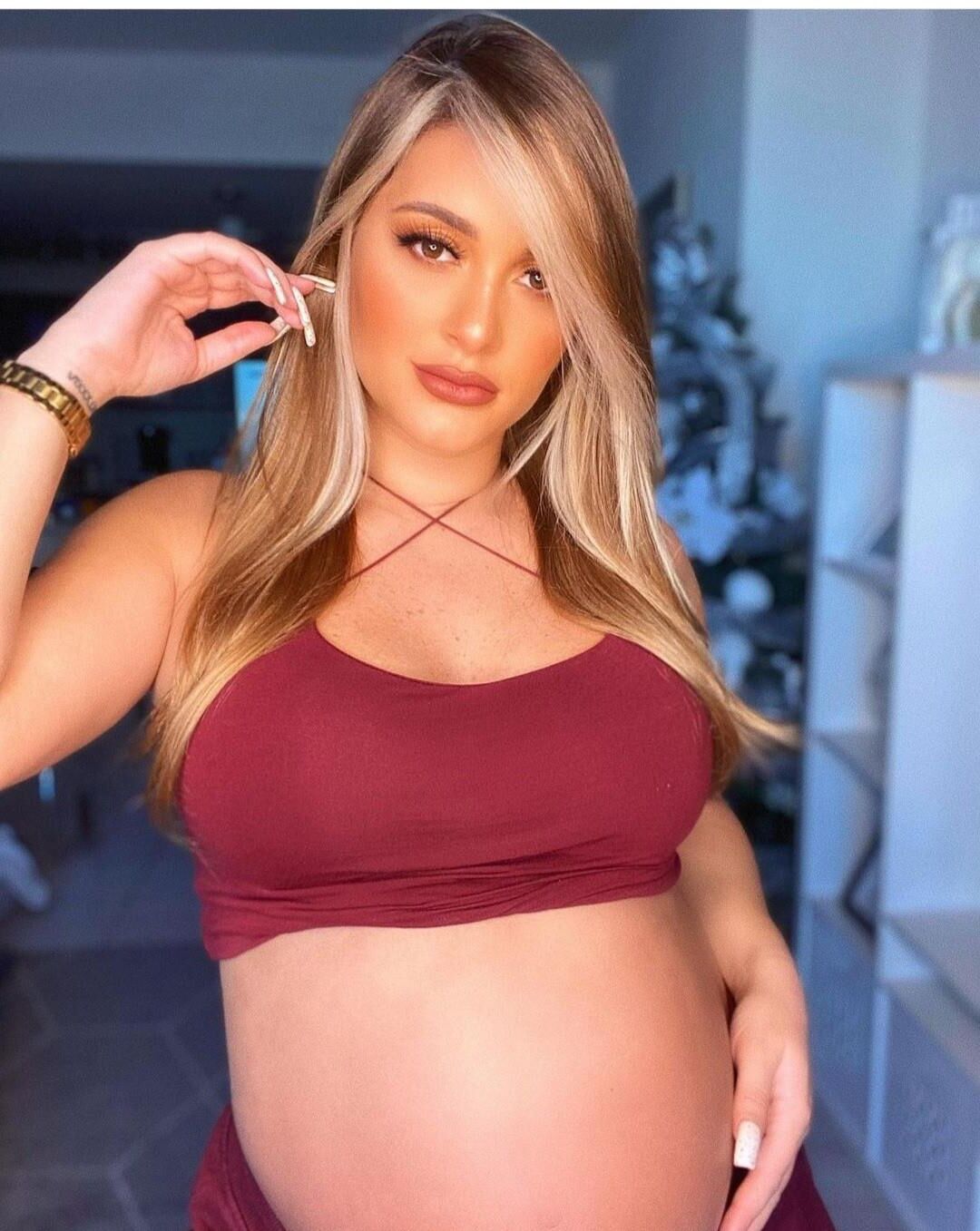 Perfection enceinte blonde.