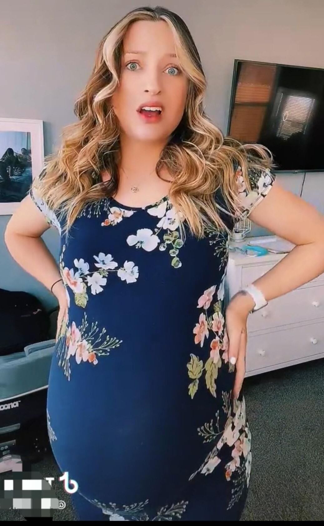 Perfection enceinte blonde.
