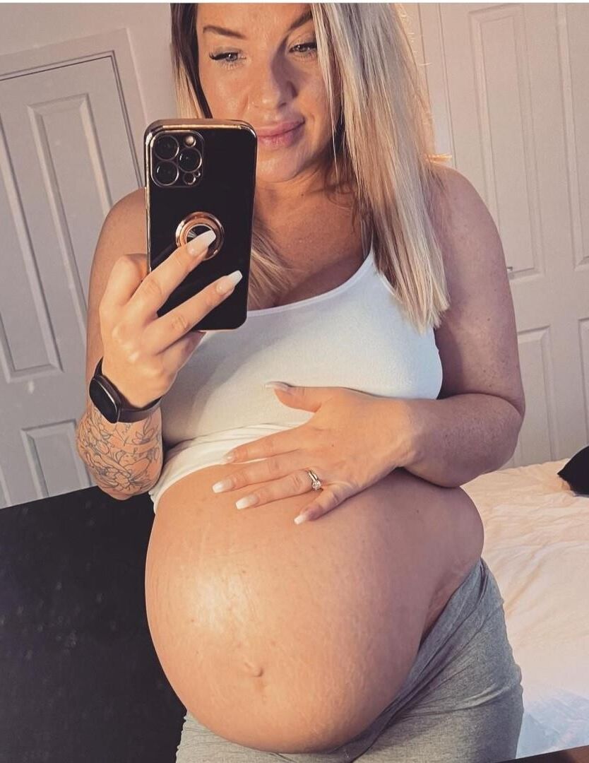 Perfection enceinte blonde.