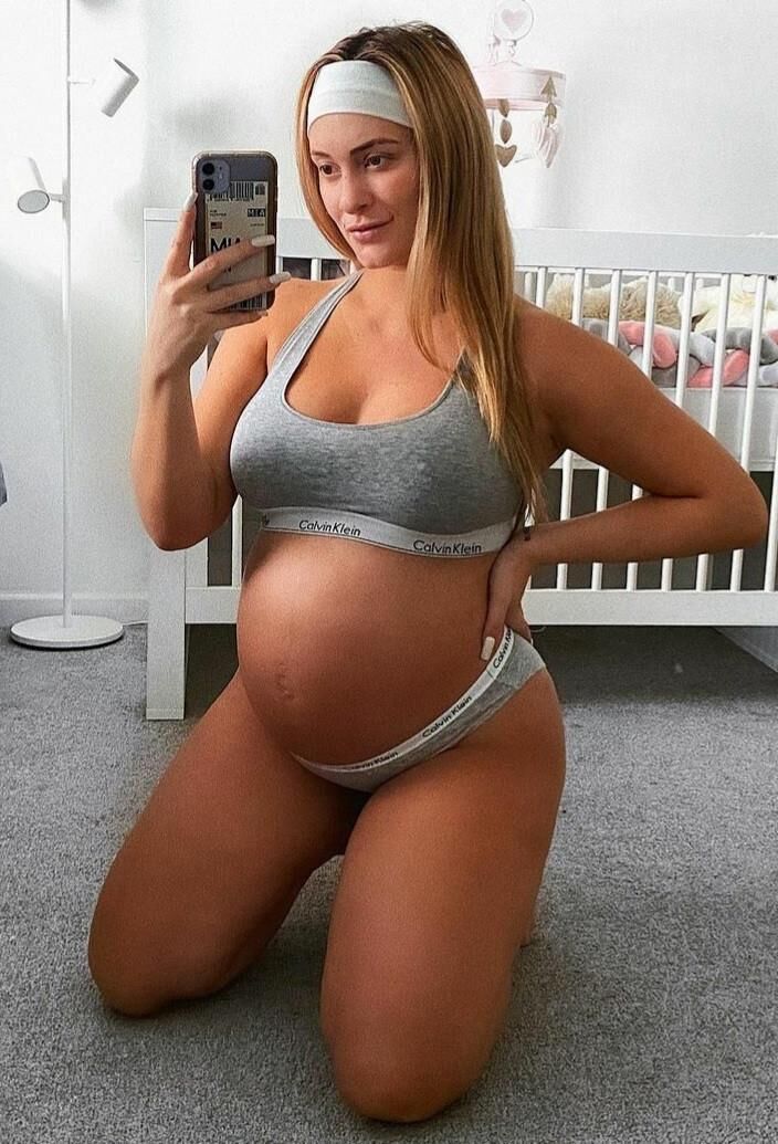 Perfection enceinte blonde.