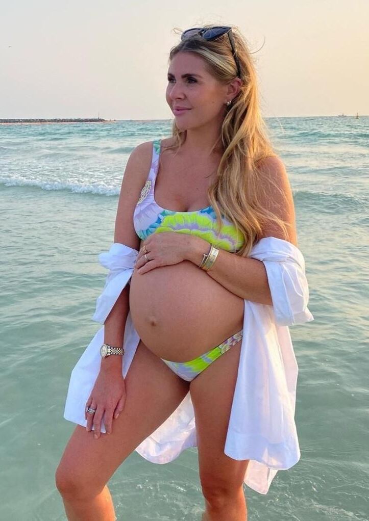 Perfection enceinte blonde.