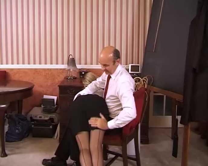 La directora disfruta de su castigo