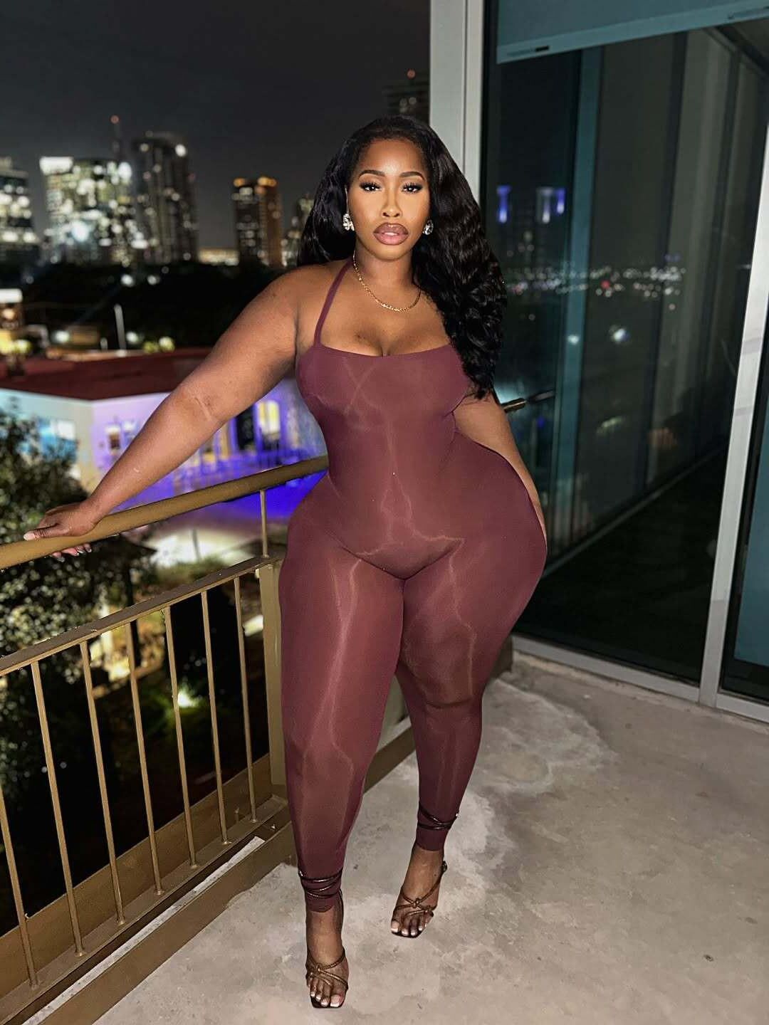 Big booty ebony for gangbang