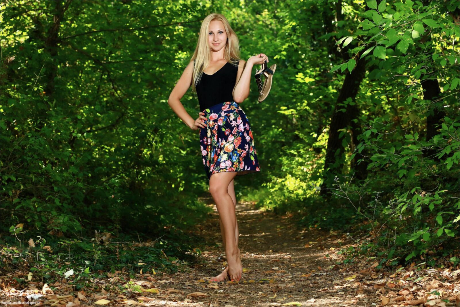 Belonika embrassant le vert