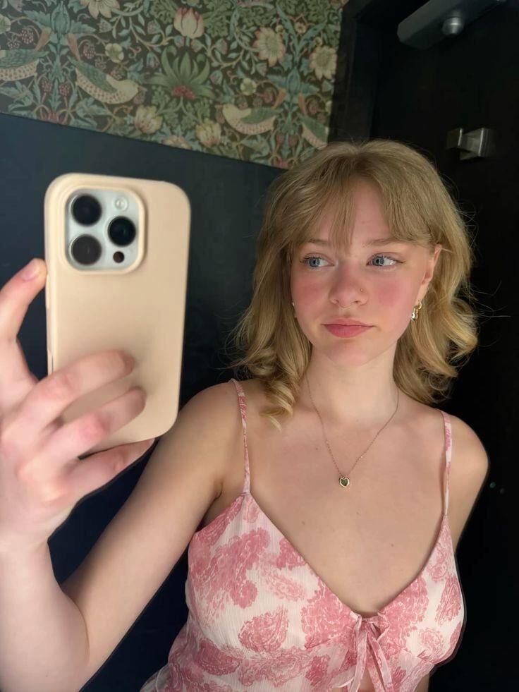 P Interesse em foco de beleza em jovens homewreckers