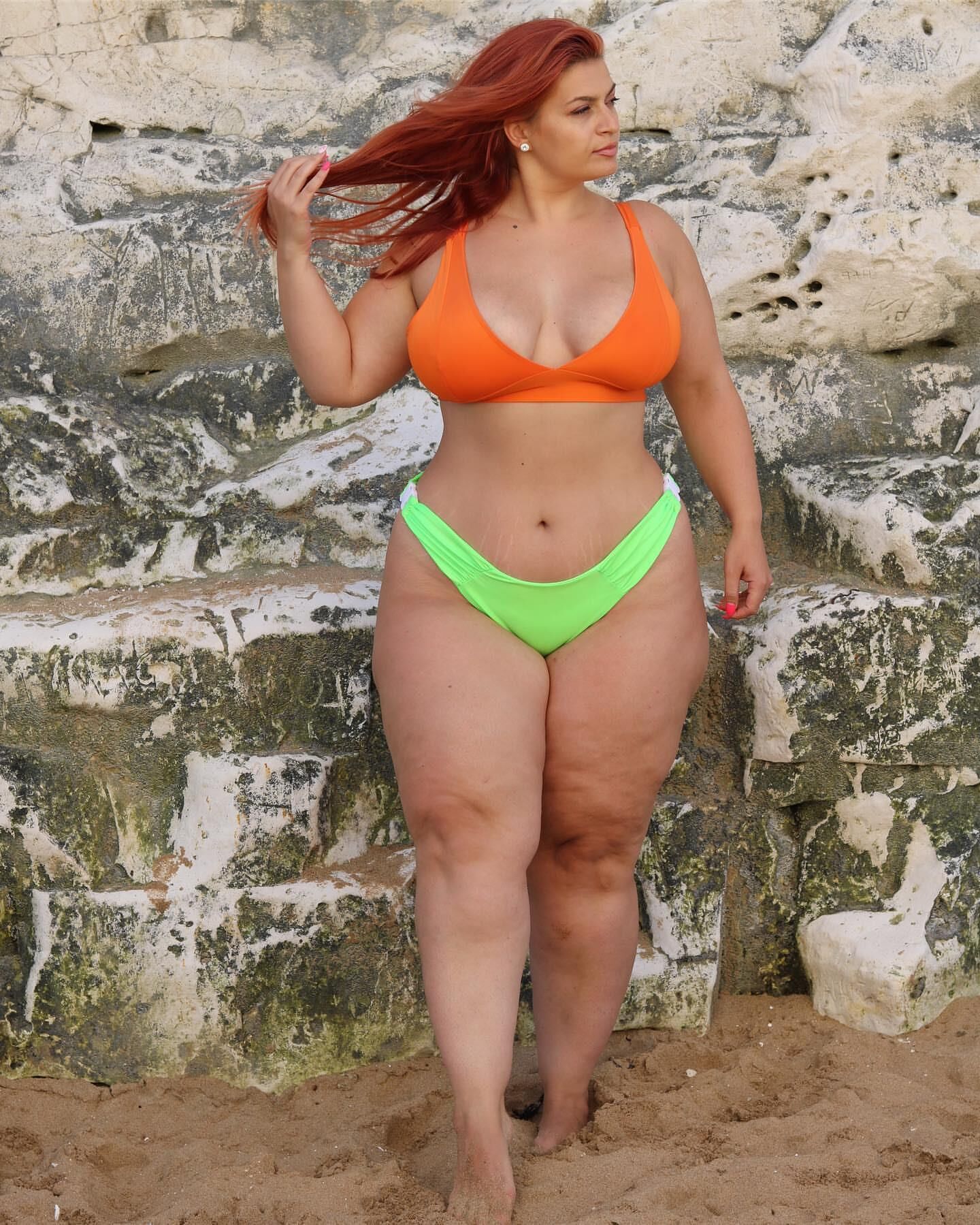 Ioana chira sexy grueso muslo cabeza roja