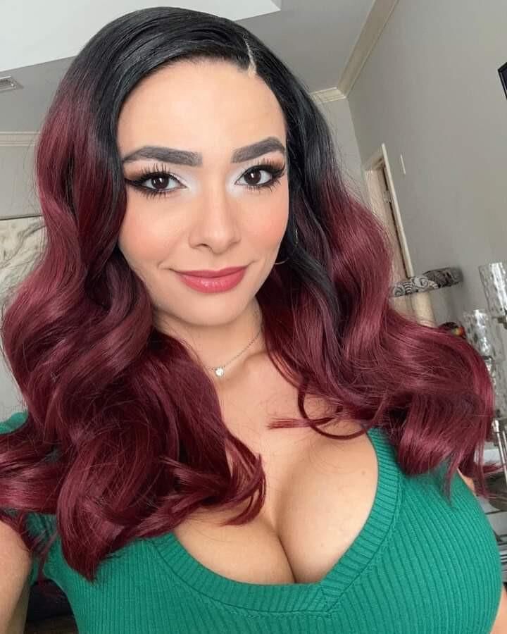 Amalzd sussurro queen, magnificamente peitos enormes, boca sexy