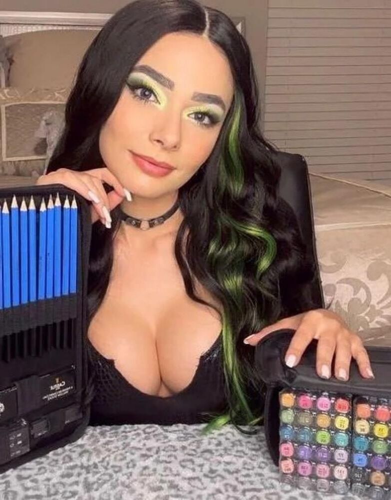 Amalzd sussurro queen, magnificamente peitos enormes, boca sexy