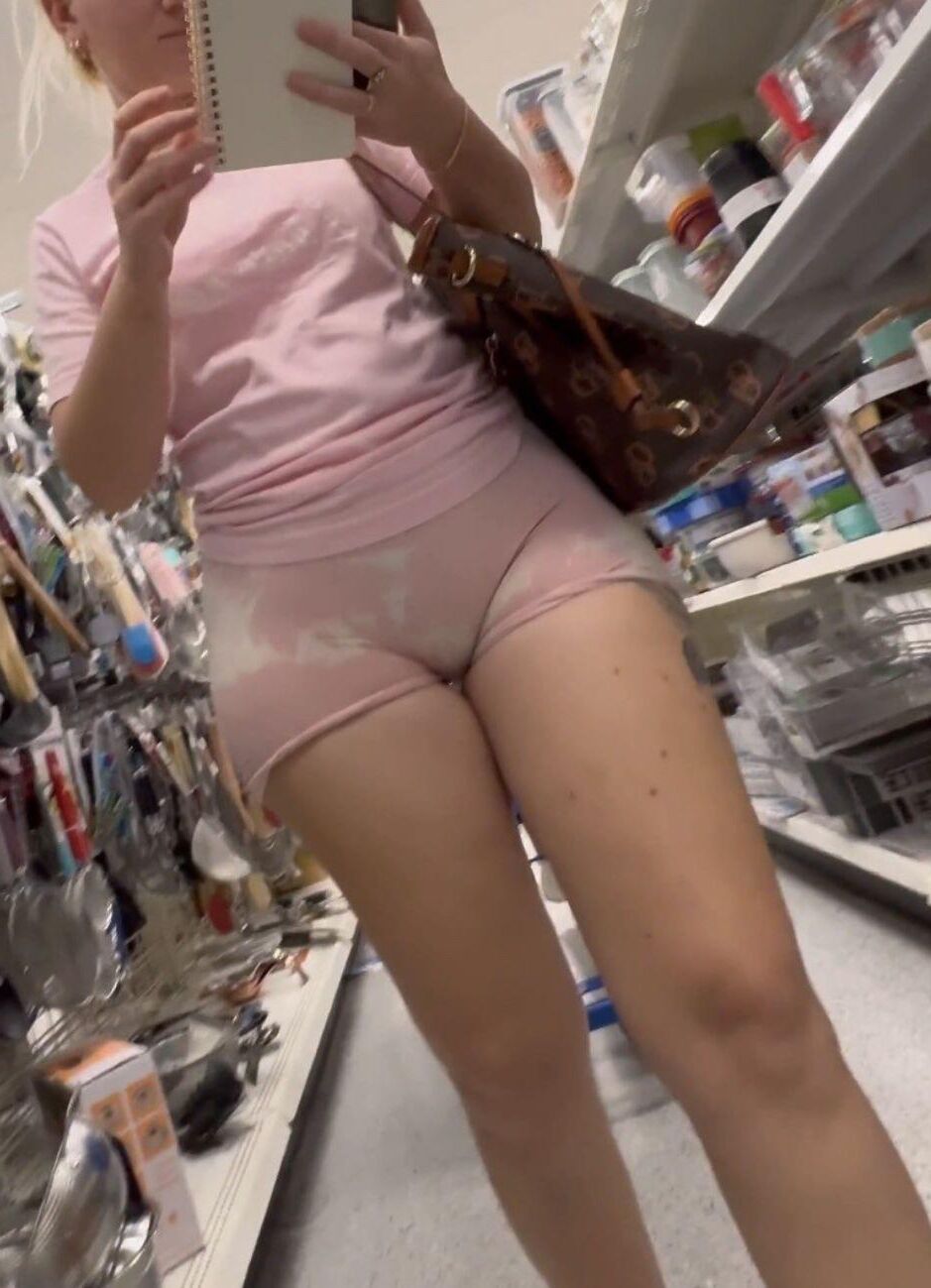 Rubia sincera en spandex muy apretado