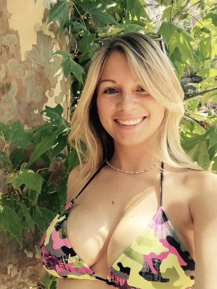 Milf aux gros seins, nous avons tous du sperme! 