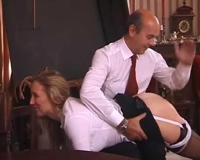 La directora disfruta de su castigo