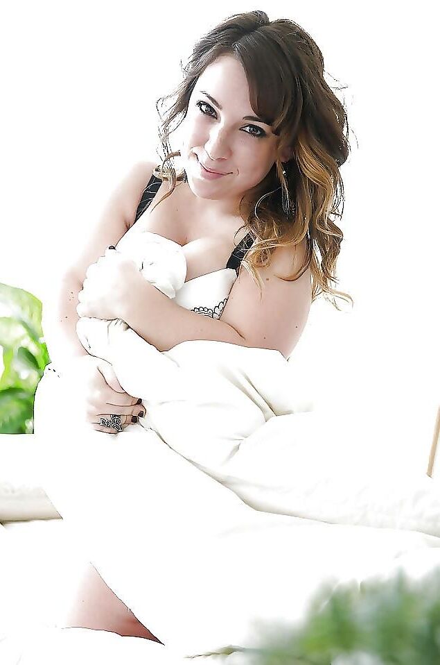 Jemma Sierra lit blanc