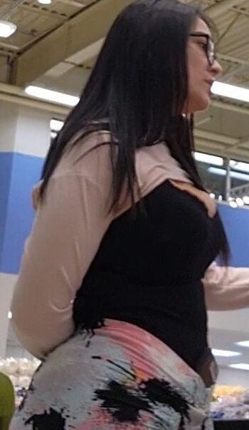 Curvas MILF sinceras en leggings estampados