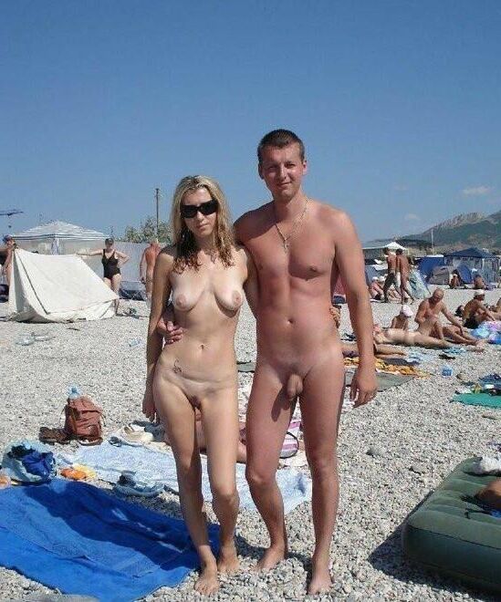 Casal nudista