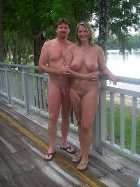 Casal nudista