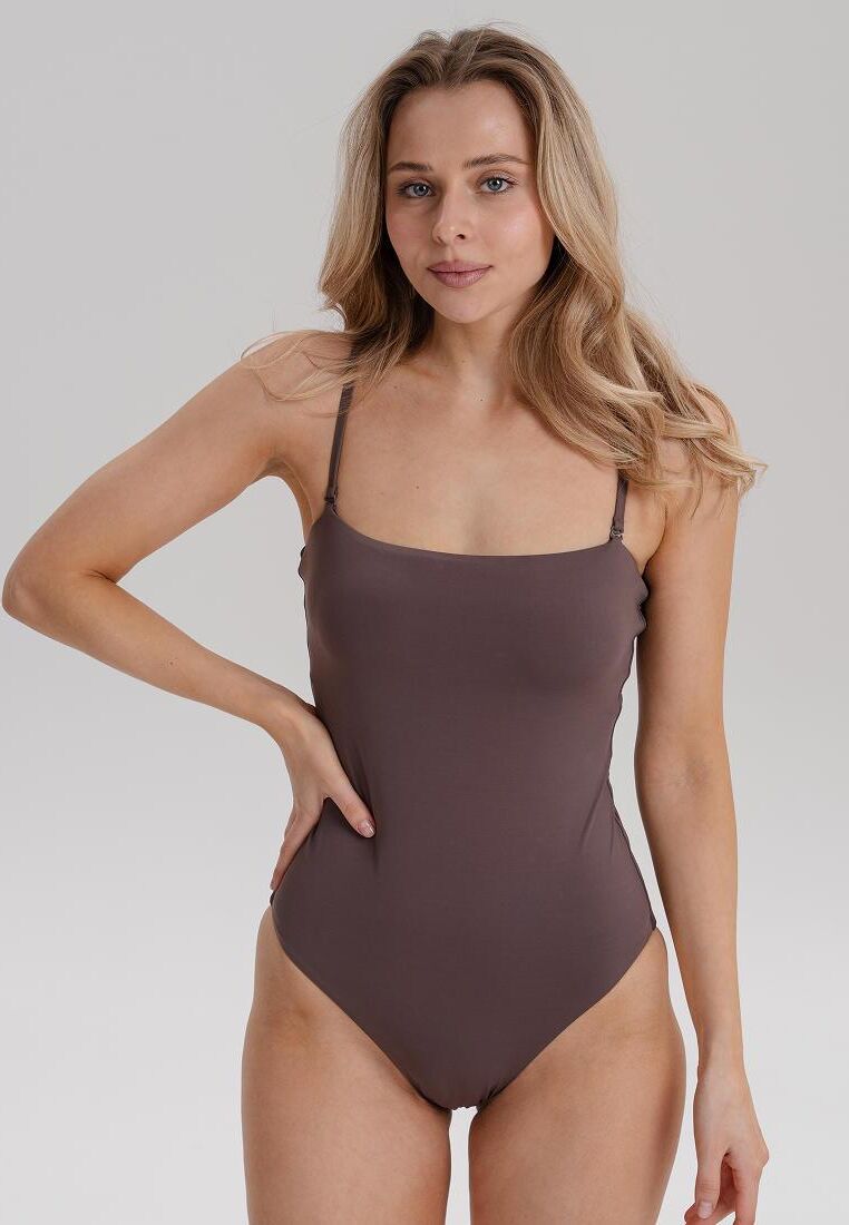 perras rusas en una pieza Swimsuits Pt.