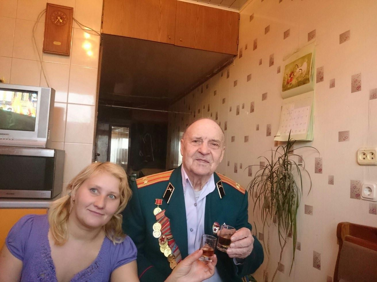 Blonde Russische Tatiana aus Skt Petersburg mit kleinen Titten