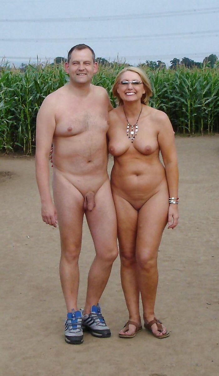 Casal nudista