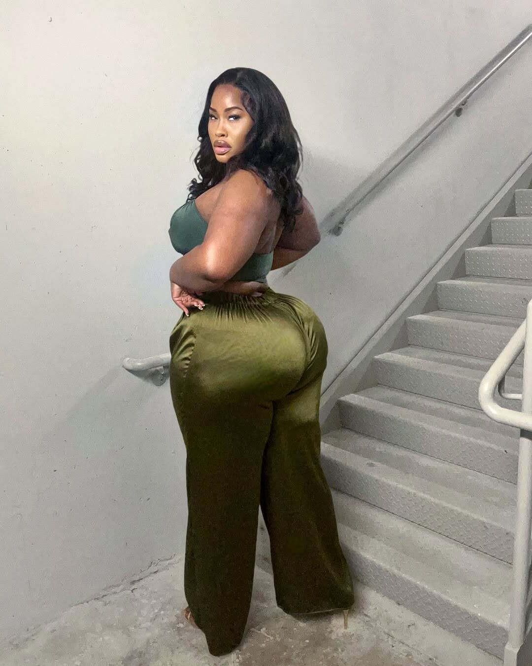 Big booty ebony for gangbang