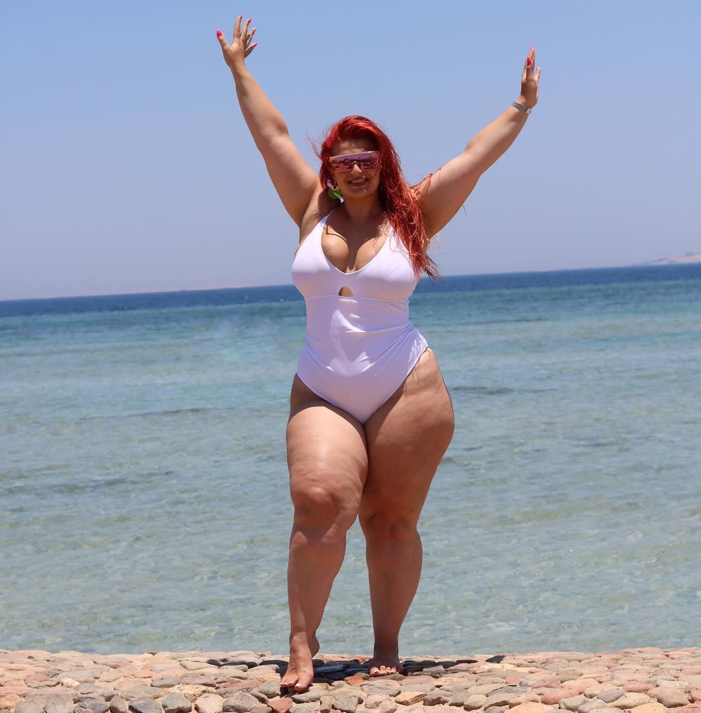 Ioana chira sexy grueso muslo cabeza roja