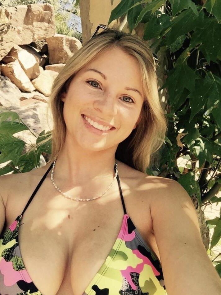 Milf aux gros seins, nous avons tous du sperme! 