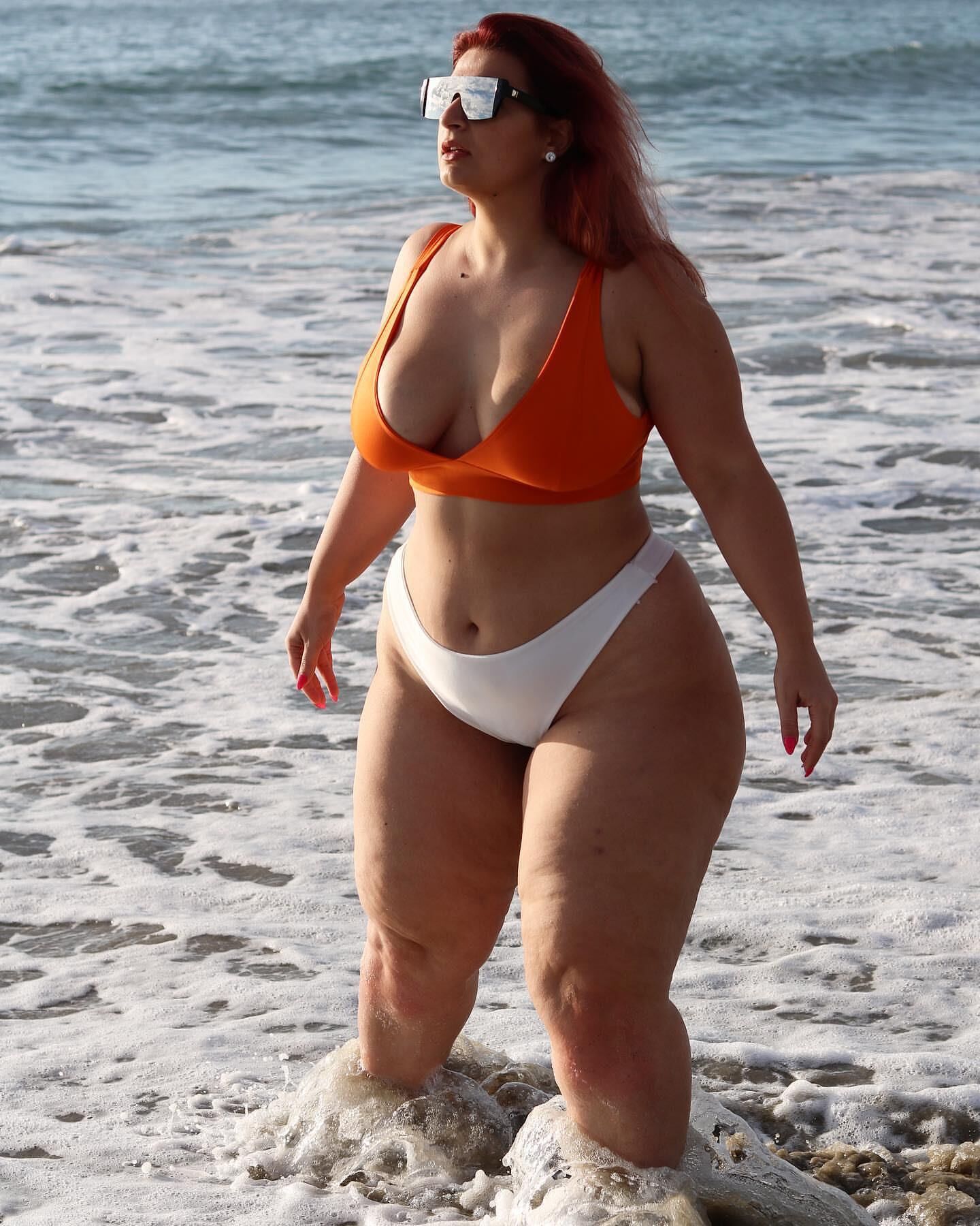 Ioana chira sexy grueso muslo cabeza roja