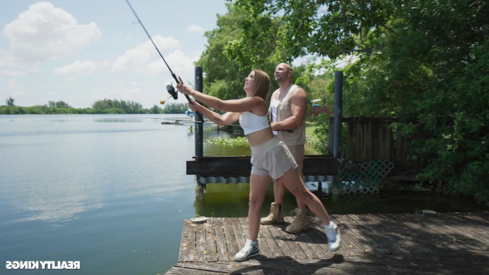 Lola joutes tu m'apprends à baiser et à pêcher