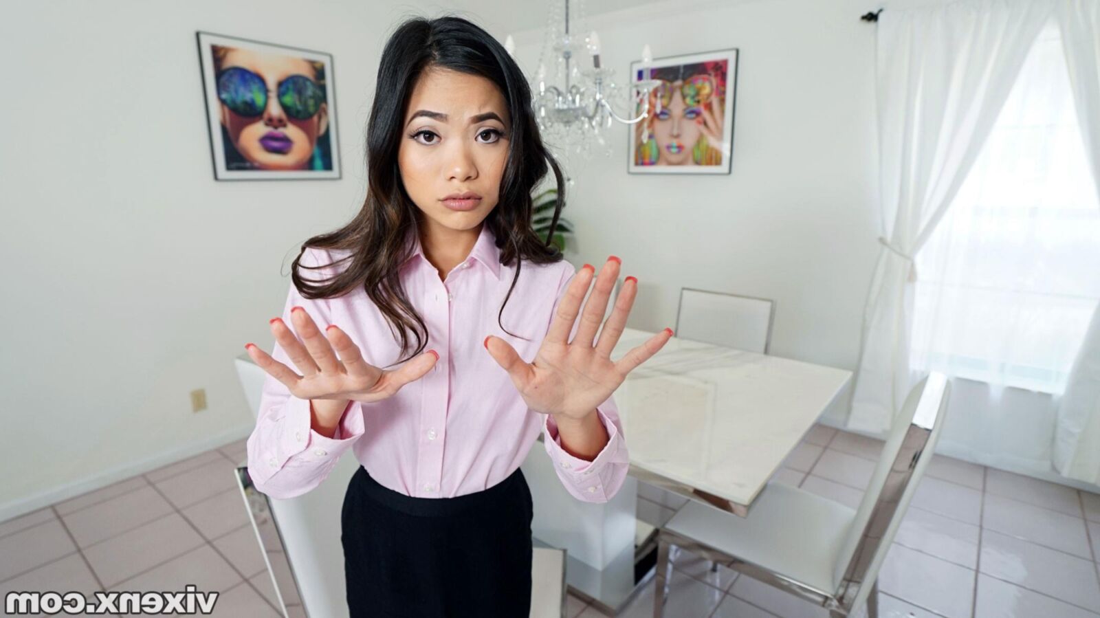 Vina Sky Sexy Vietnamise American montre sa chatte et son cul