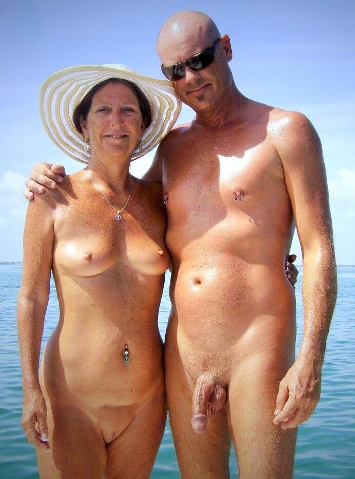 Casal nudista