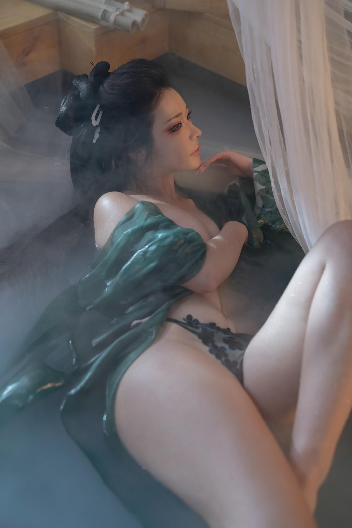 Yuuhui Fairy в туманном лесу