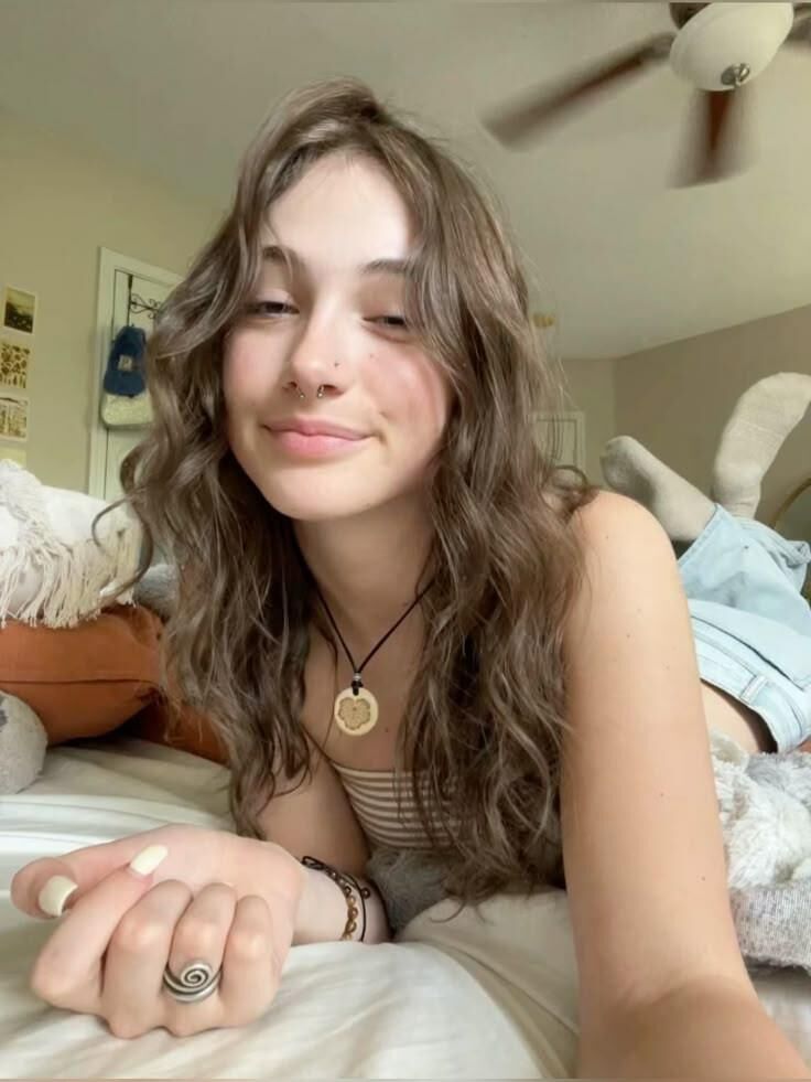 P Interesse em foco de beleza em jovens homewreckers