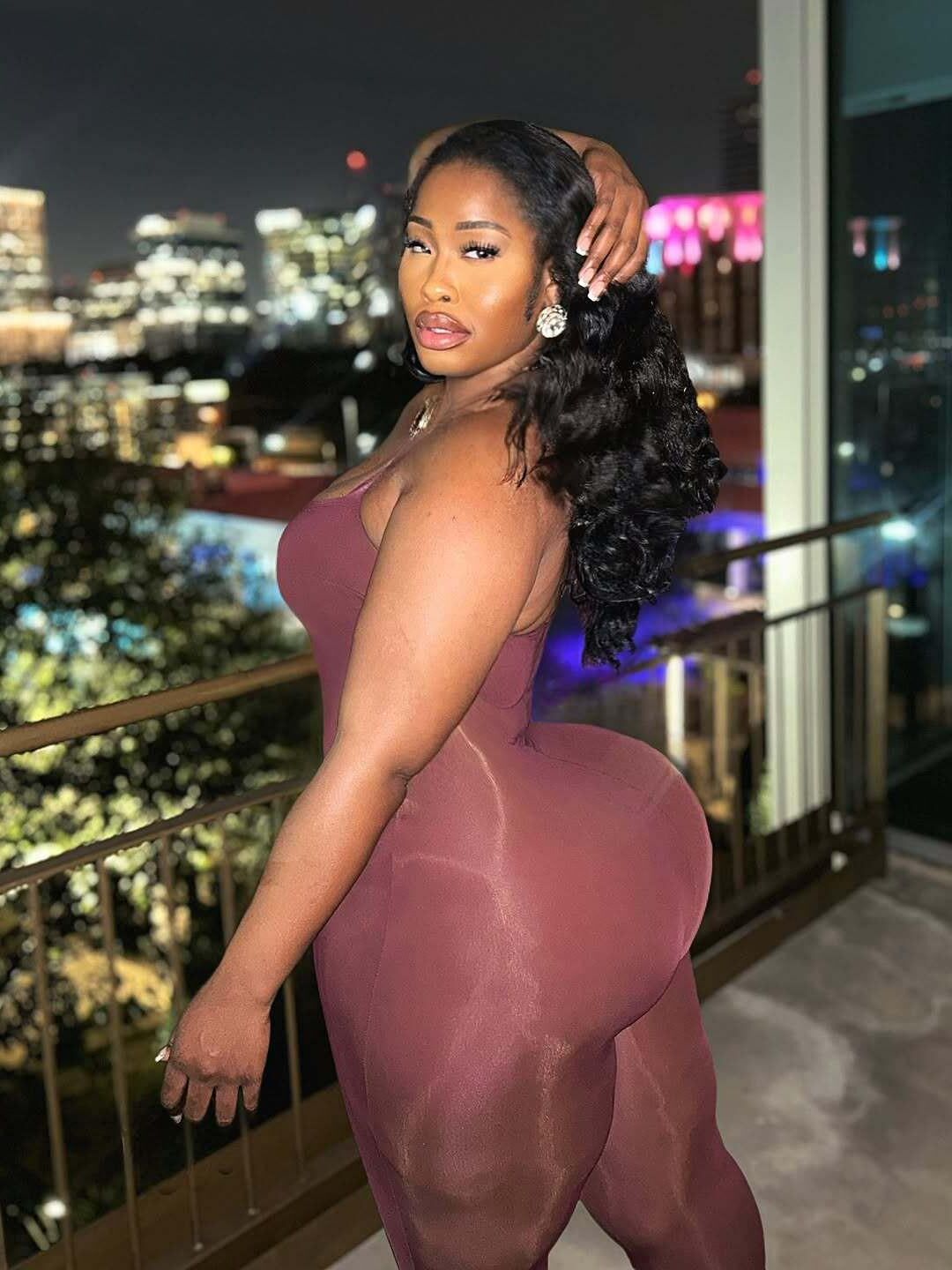 Big booty ebony for gangbang