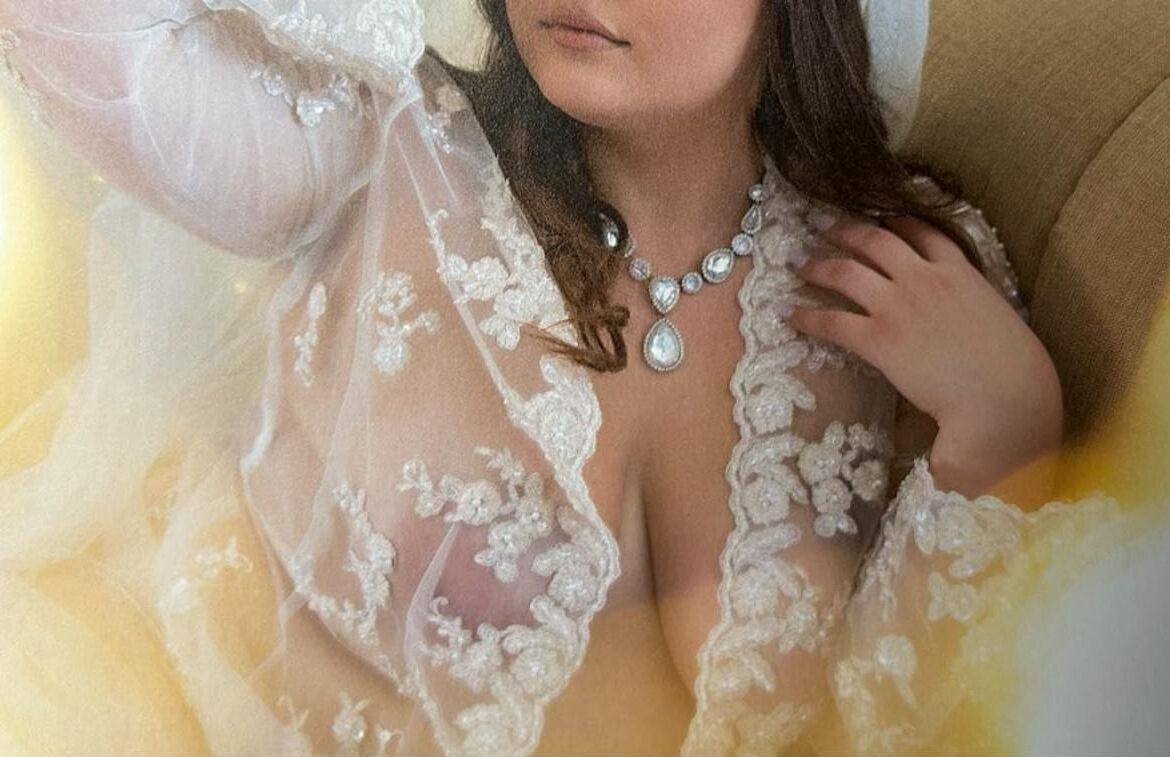 Mélangez des seins de mamelon amateur clignotant le clivage des downboule