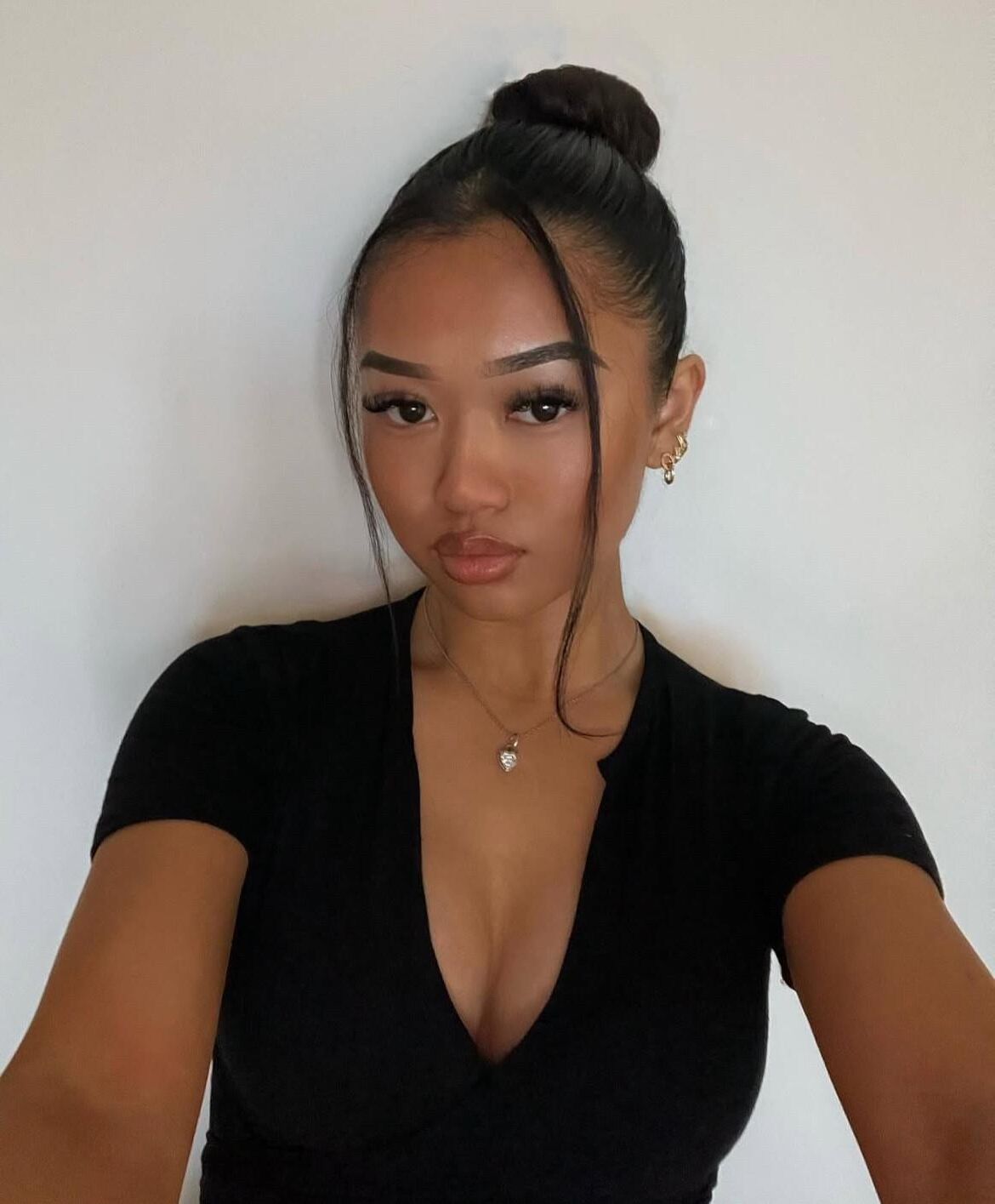 Salope adolescente asiatique Beth