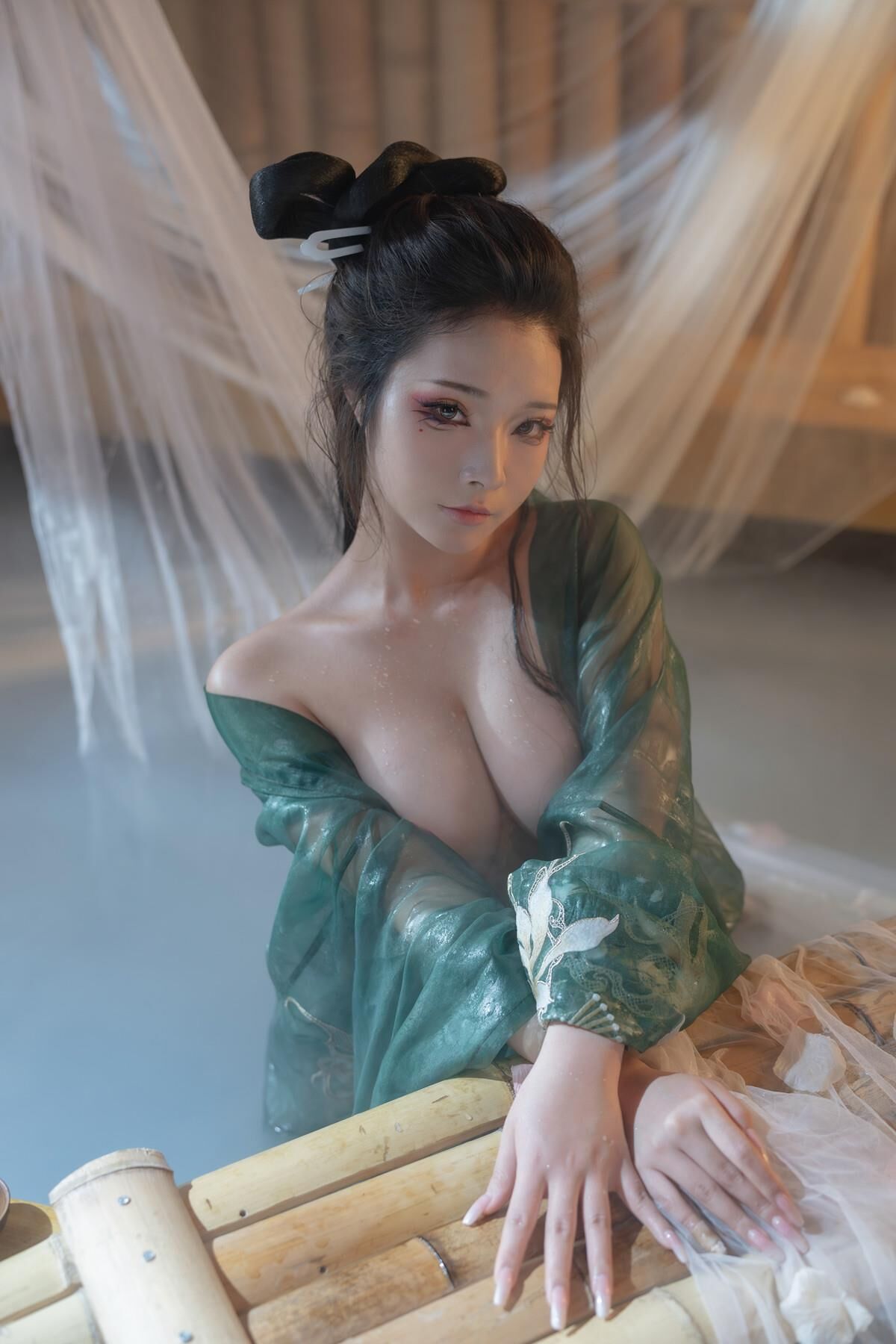 Yuuhui Fairy в туманном лесу