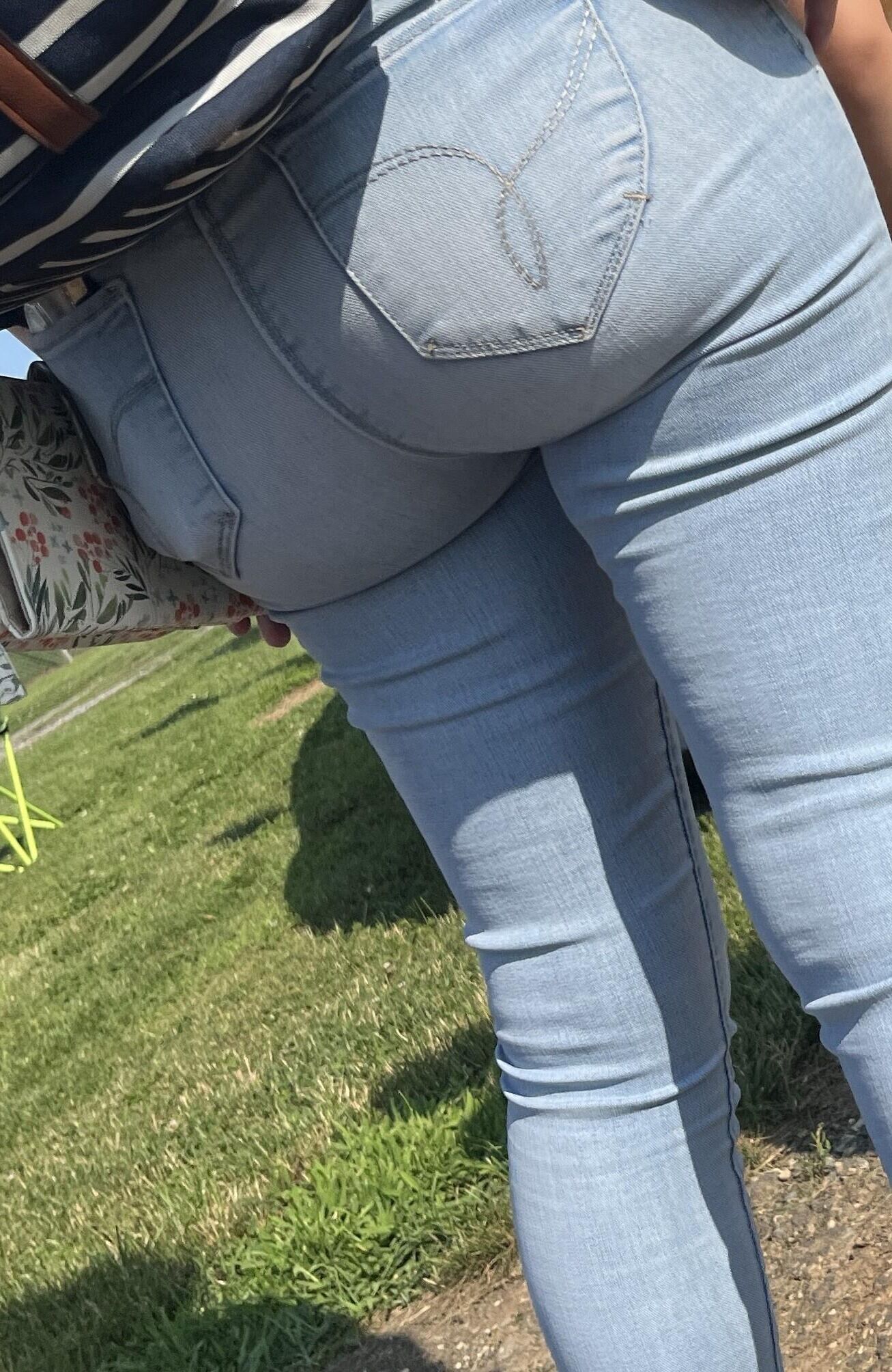 Patillas sinceras jeans y pantalones apretados