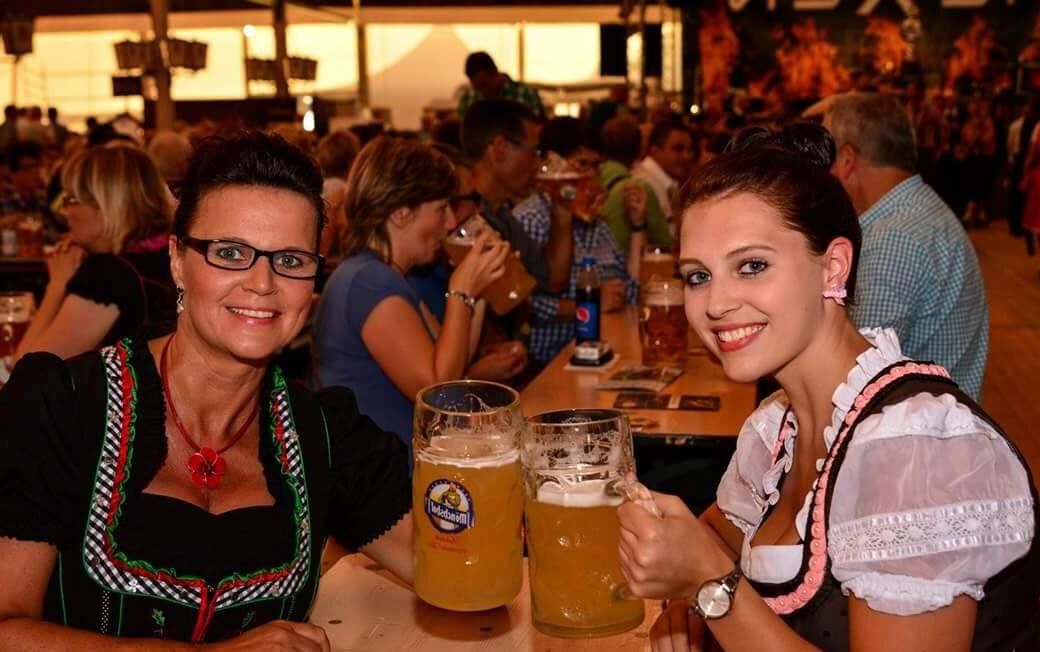 Dirndl Schlampen