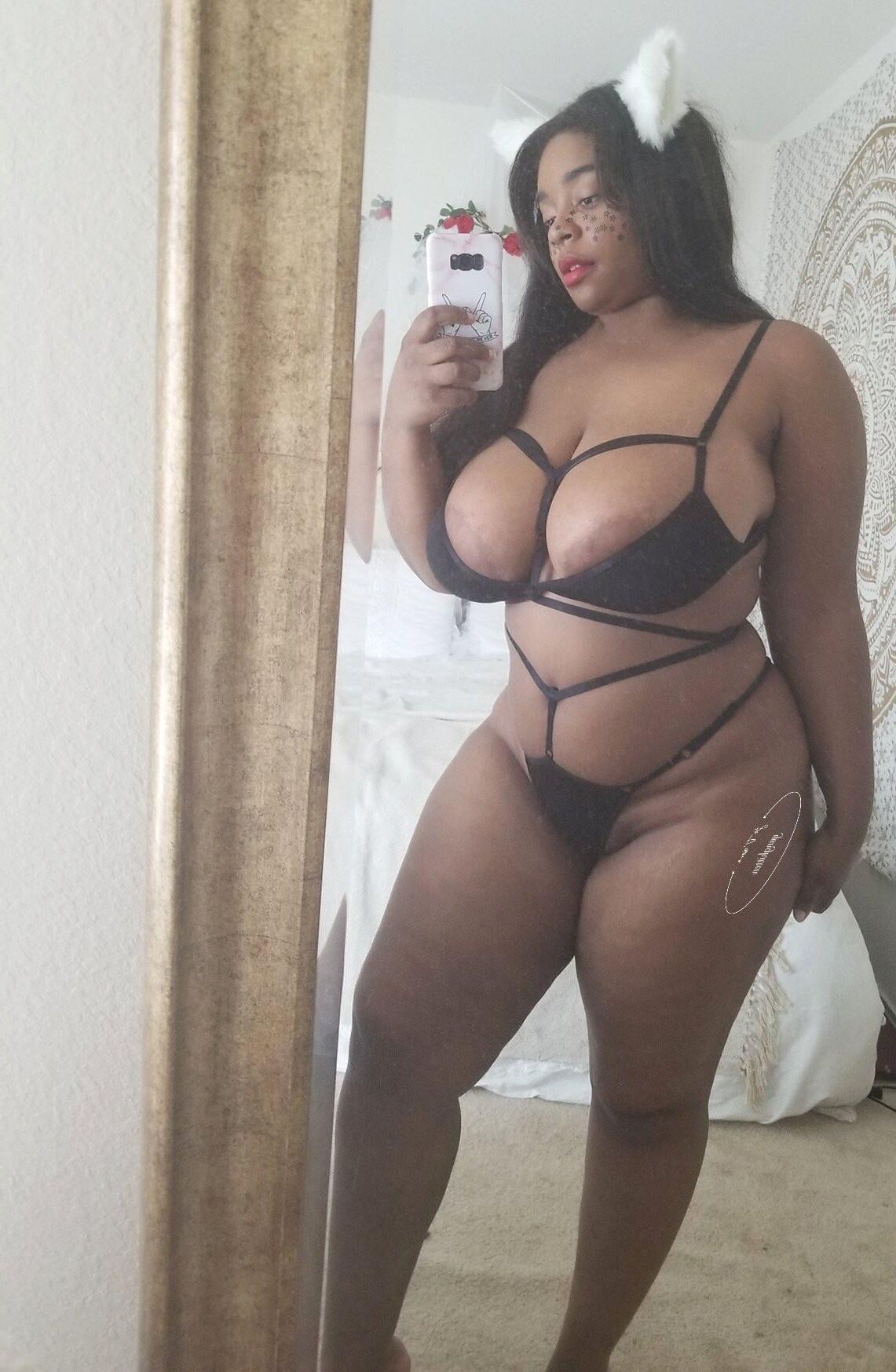 Ebony Babe Big Tits YoungKitten